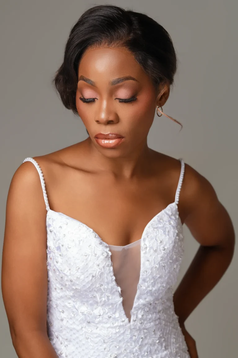Maquillage de mariée et coiffure relevée